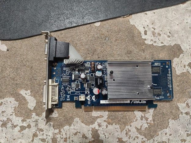 Видеокарта ASUS GeForce 8400 GS EN8400GS/P/512M/A  (LP) 512MB PCI-E № 250307310 - фото фото фото 0
