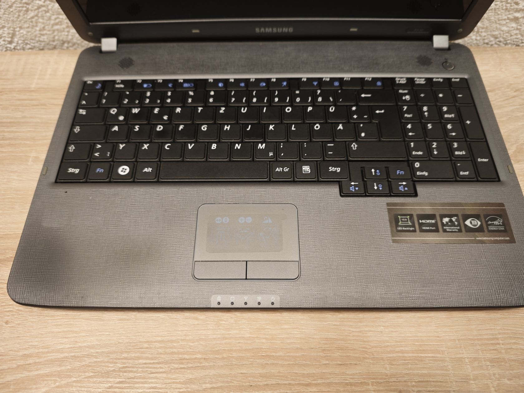 Ноутбук 15.6" Samsung Intel Pentium T4300/DDR3 4Gb/HDD 320Gb/Intel - фото фото фото 4