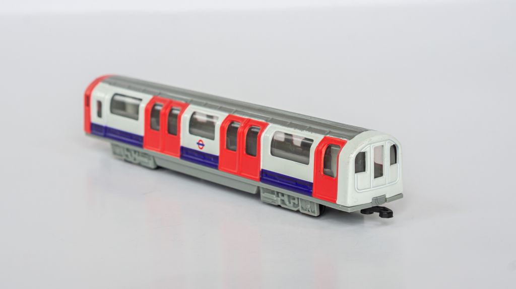 1:100 London Underground Tube Train, Juniors #K712 - фото фото фото 1