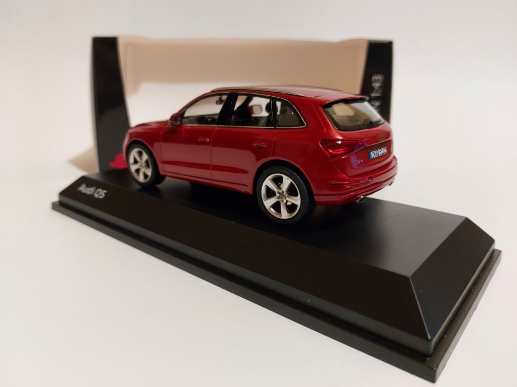 Schuco 1:43 Audi Q5  (2013) redmetallic - фото фото фото 3
