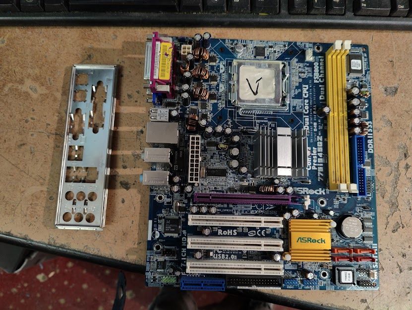 Мат. плата ASRock 775i945GZ LGA775 i945GZ PCI-E+SVGA+LAN SATA MicroATX 2DDR2 № 231601 - фото фото фото 0