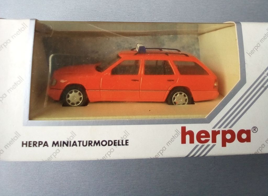 1/43 Faller Mercedes-Benz E320 T FEUERWEHR - фото фото фото 0