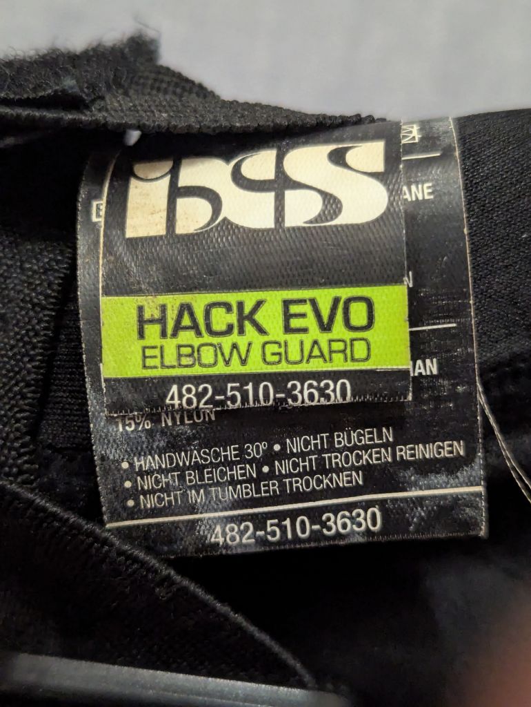 IXS Детский наколенник Hack EVO, черный. КМ - фото фото фото 3