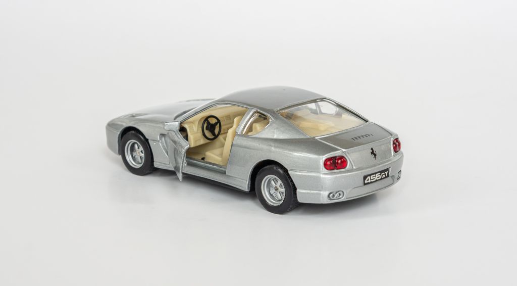 1:39 Ferrari 456 GT 1992-98 silver, Maisto Shell Collezione - фото фото фото 3