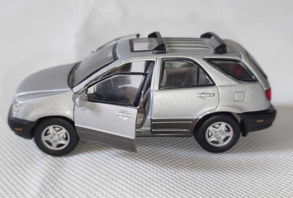 Масштабна модель 1:43 Lexus RX  (Cararama/Hongwell) - фото фото фото 0