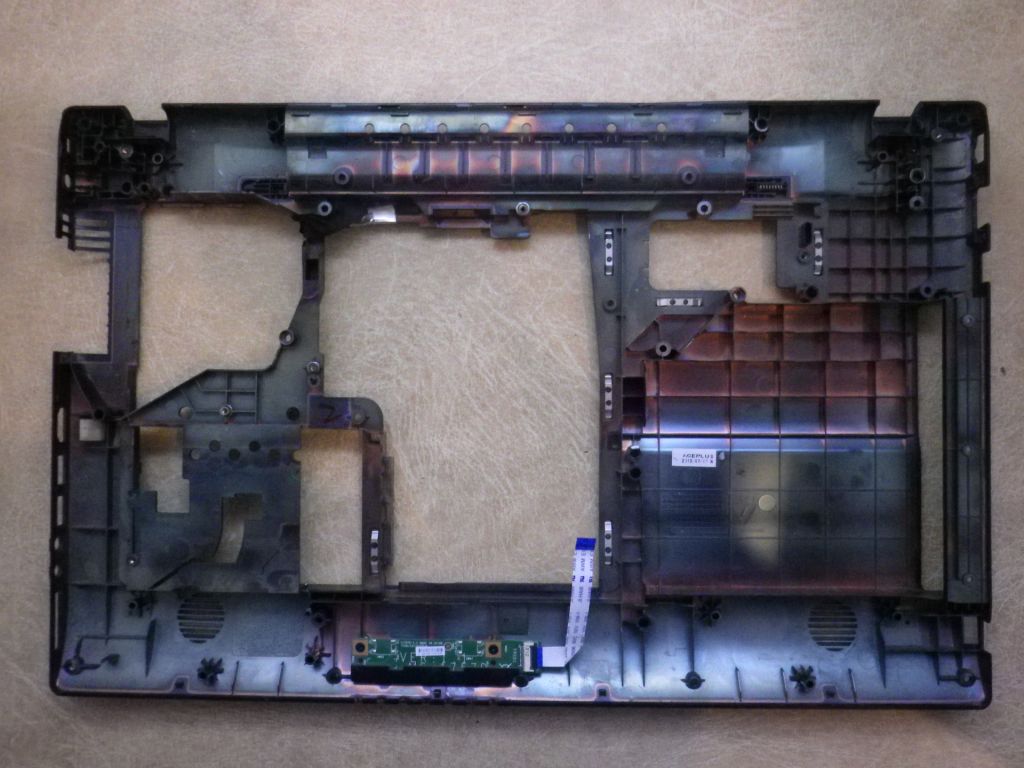Б/У Корпус низ  (піддон) без сервісних кришок на msi Notebook MS-1757 - фото фото фото 1