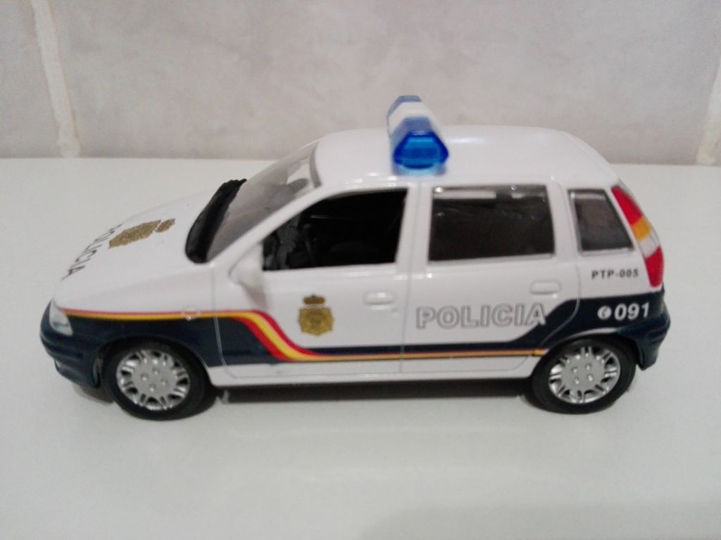 1/43 FIAT PUNTO Policia. Cararama. - фото фото фото 1
