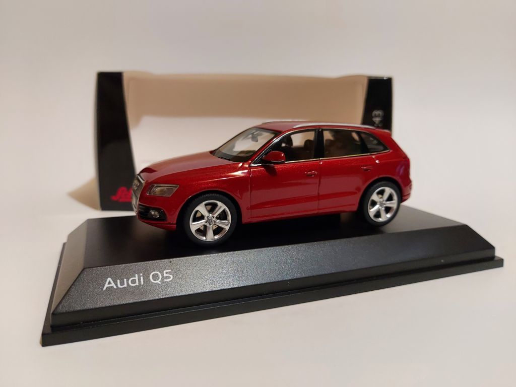 Schuco 1:43 Audi Q5  (2013) redmetallic - фото фото фото 1