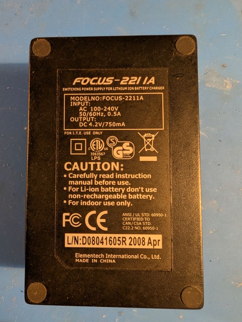 Focus 2211A POWER ADAPTER 4.2V 750mA LITHIUM ION BATTERY CHARGER - фото фото фото 0