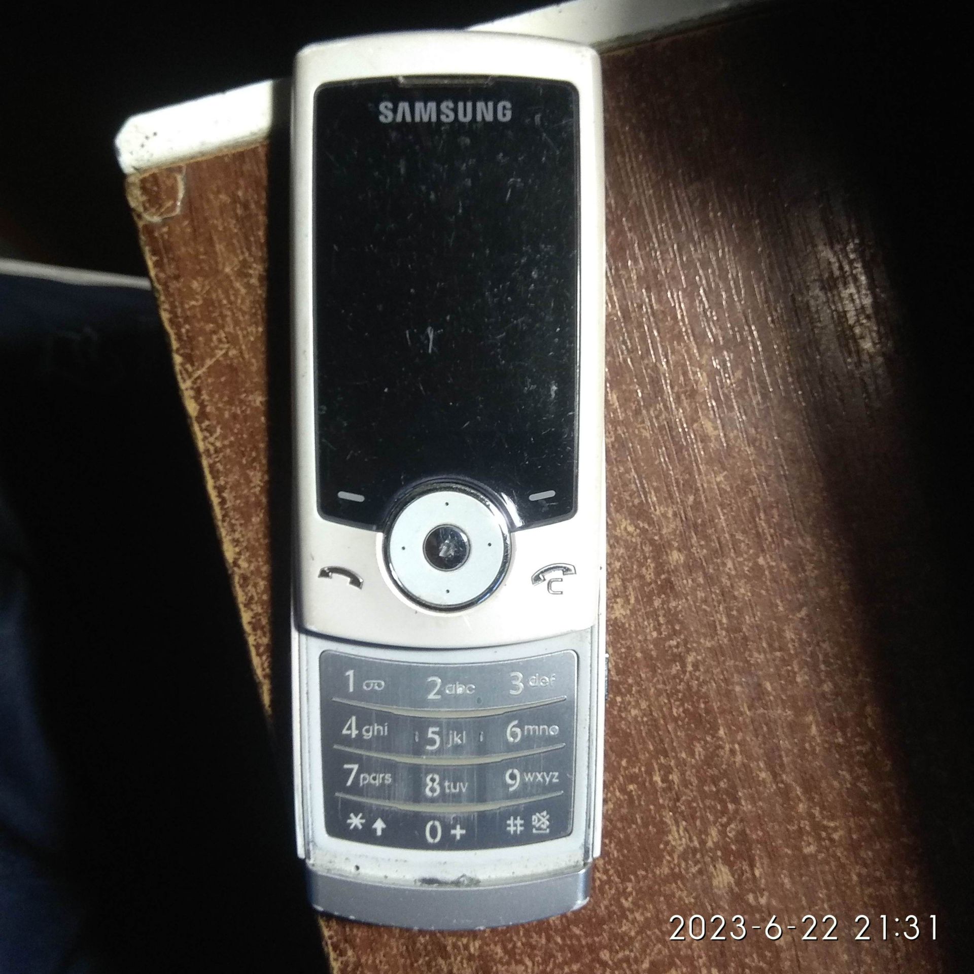 Мобільний телефон Samsung U700 включається - фото фото фото 1