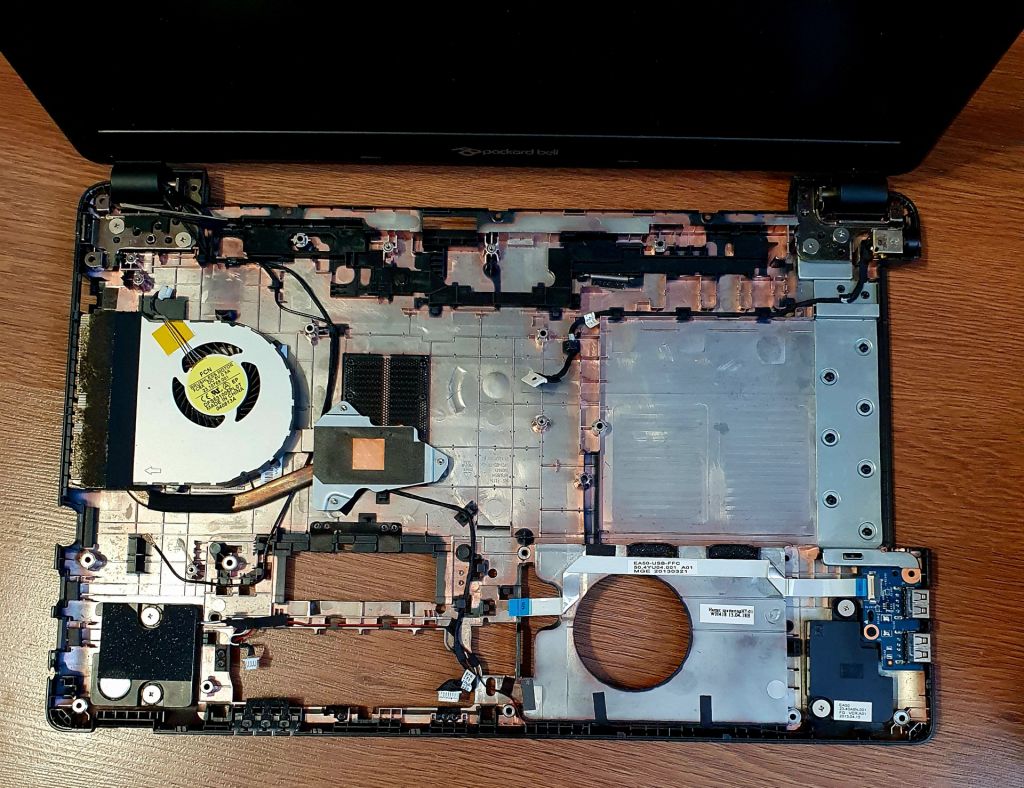 Продам корпус у зборі PACKARD BELL EasyNote MS2384, Acer Aspire E1-522 - фото фото фото 2