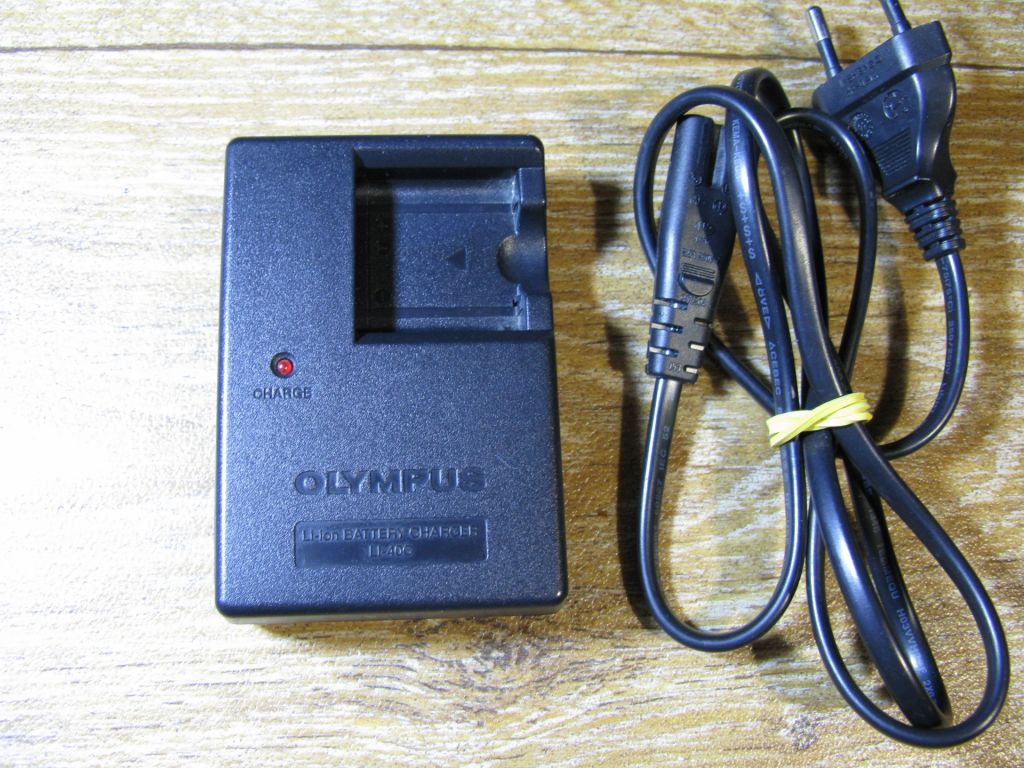 Зарядное устройство Olympus Li-40C    (батарея Li-42B   (Li-40B, EN-EL10, F-NP45) - фото фото фото 0