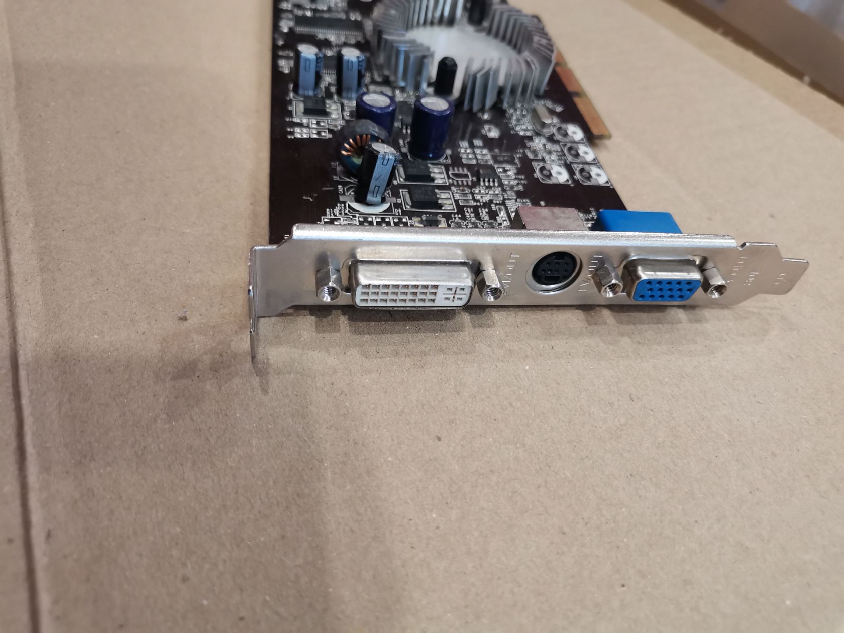 Видеокарта ATI Radeon 9600 PRO AGP 8x - фото фото фото 2