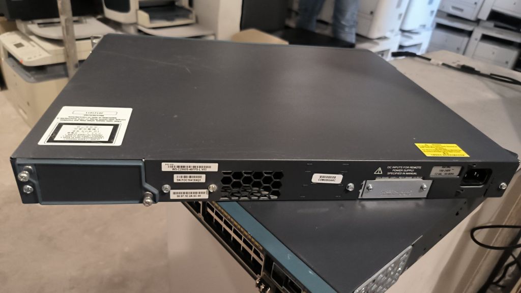 Комутатор Cisco Catalyst 2960S  (WS-C2960S-48FPS-L) POE - фото фото фото 1
