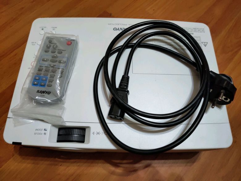 Проектор мультимедійний Sanyo PLC-XU300 - фото фото фото 1