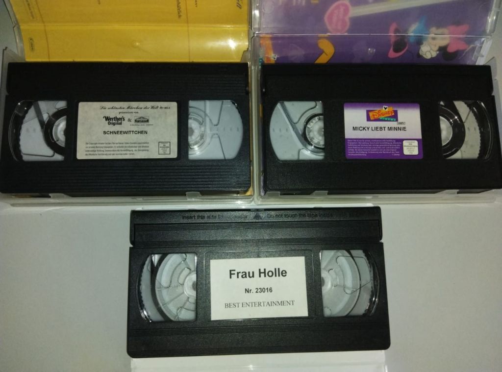 ВІДЕОКАСЕТИ VHS Оригінал Німеччина / Disney / Казки німецькою мовою   (3 шт.) - фото фото фото 4