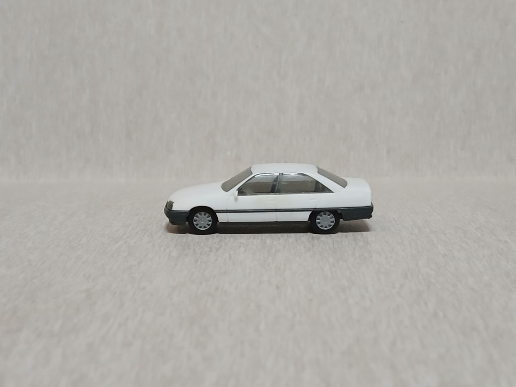 Автомобіль OPEL OMEGA GLS. HERPA 1:87 H0  (11818/3). - фото фото фото 2
