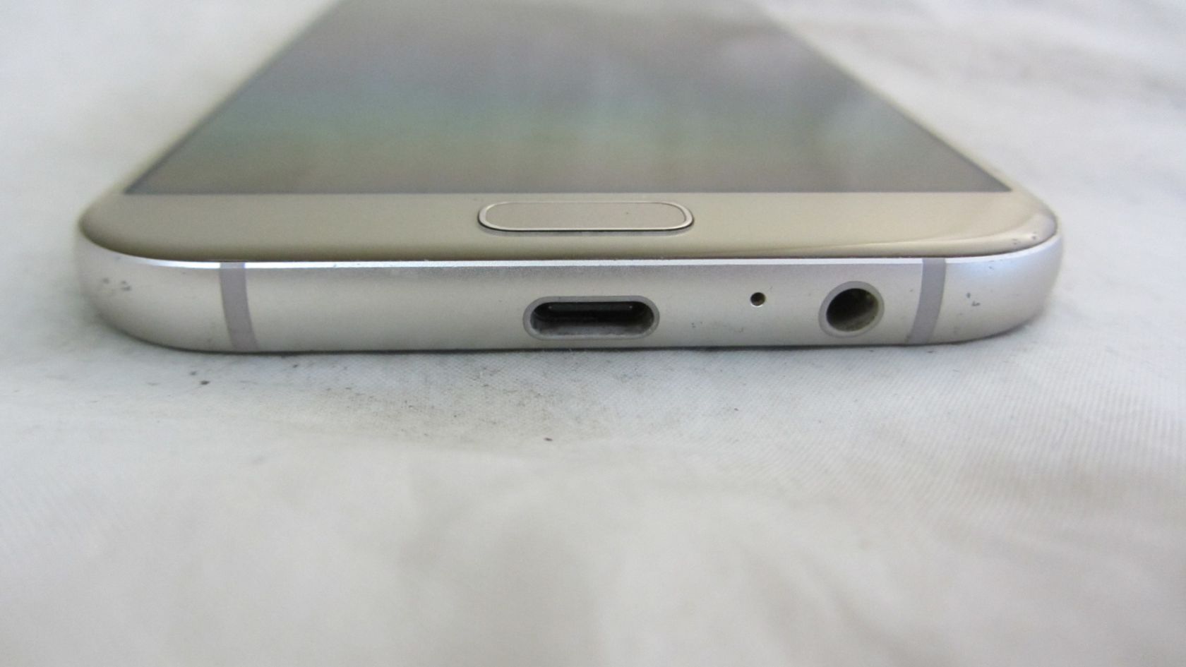 Samsung Galaxy A7 2017 Duos   (SM-A720F/DS) Gold - фото фото фото 1