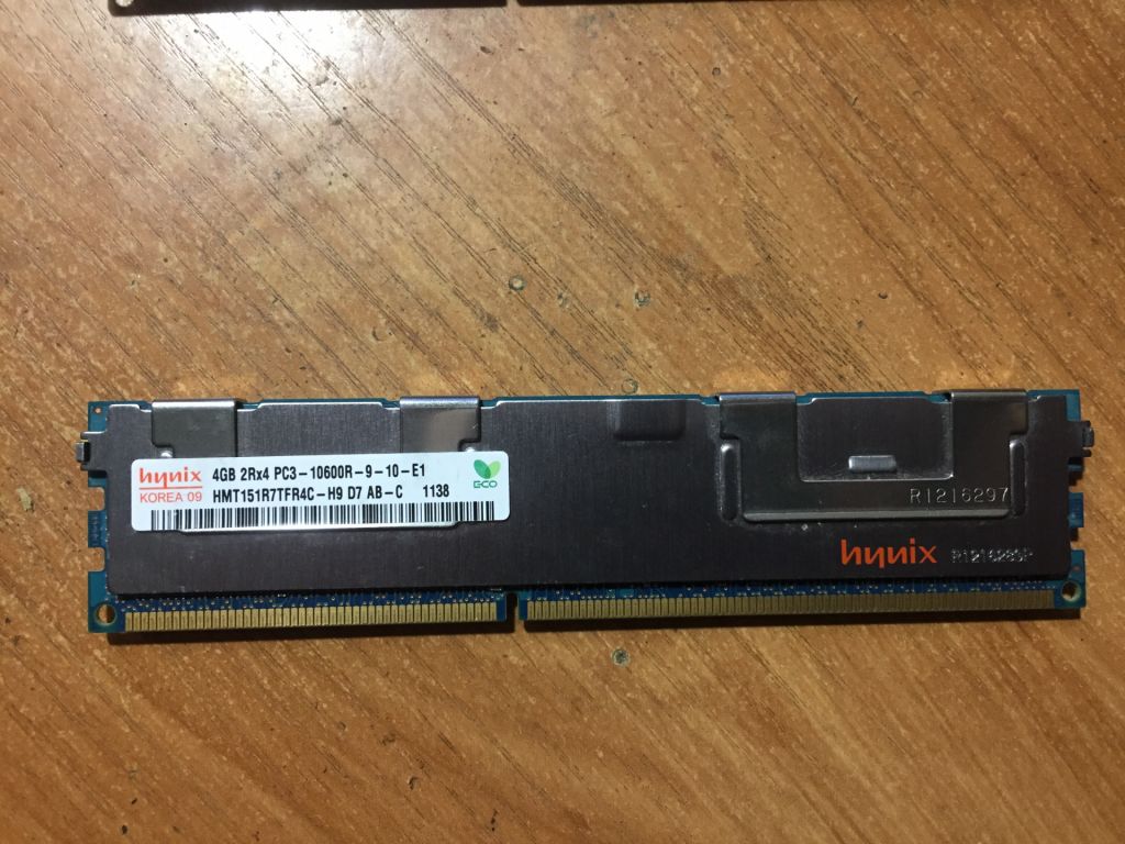 Серверная память Hynix ddr3 4 gb 10600. Б/у. Рабочая. В лоте 1 штука! - фото фото фото 0