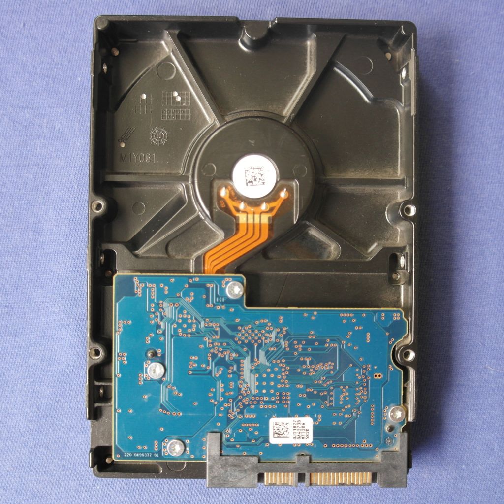 Жесткий диск HDD Hitachi Deskstar HDS721010DLE630 1000Gb - фото фото фото 1