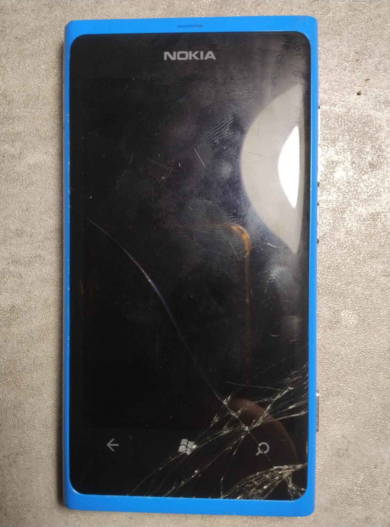 Nokia Lumia 800 в невідомому стані - фото фото фото 0