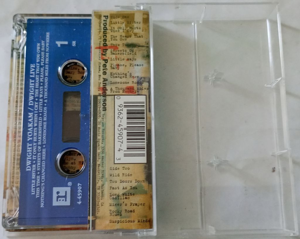 DWIGHT YOAKAM Dwight Live.  Cassette  US - фото фото фото 1