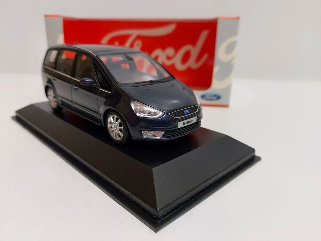 Minichamps 1:43 Ford Galaxy  (2006) dark blue - фото фото фото 5