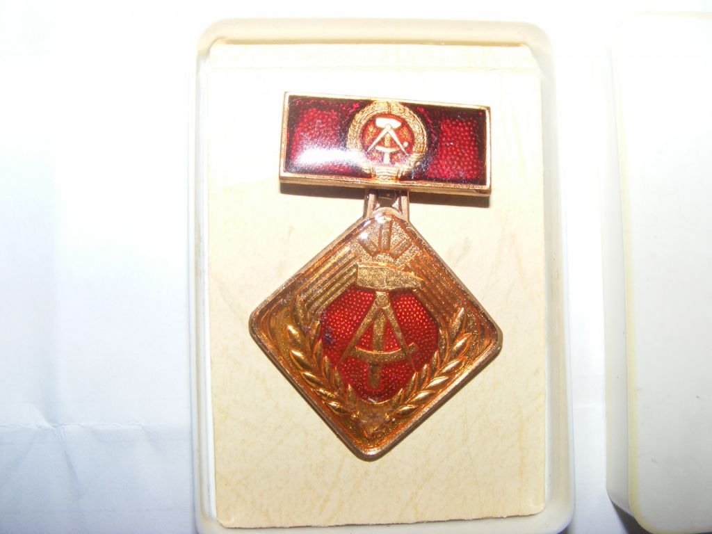 Знак ГДР. Активист социалистического труда - фото фото фото 2