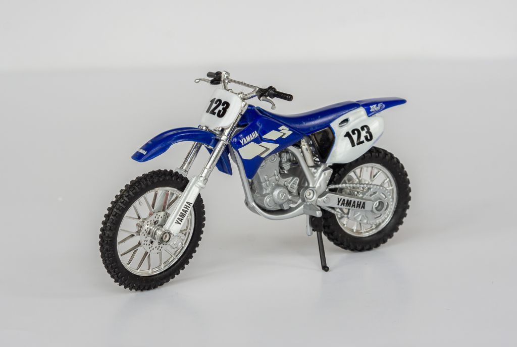 1:18 Yamaha YZ 400F #123, Maisto #39329 - фото фото фото 0