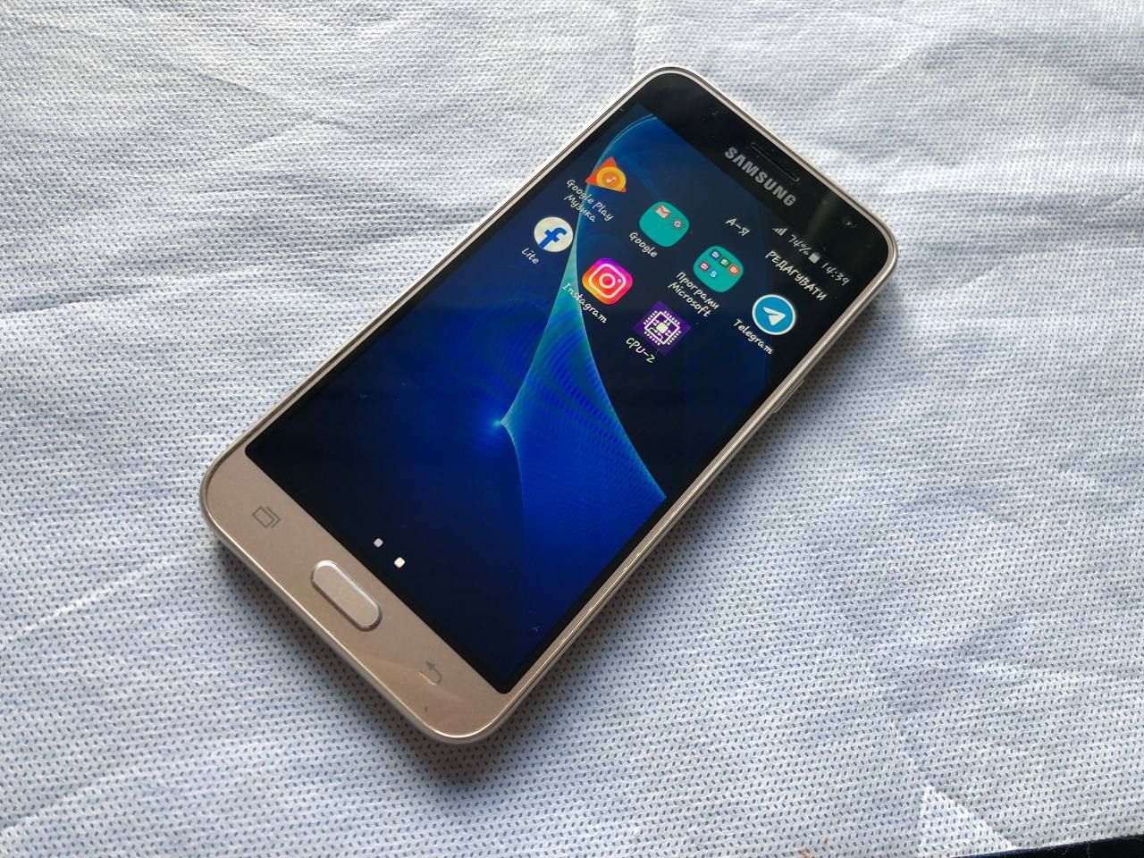 Смартфон Samsung Galaxy J3 SM-J320H - фото фото фото 1