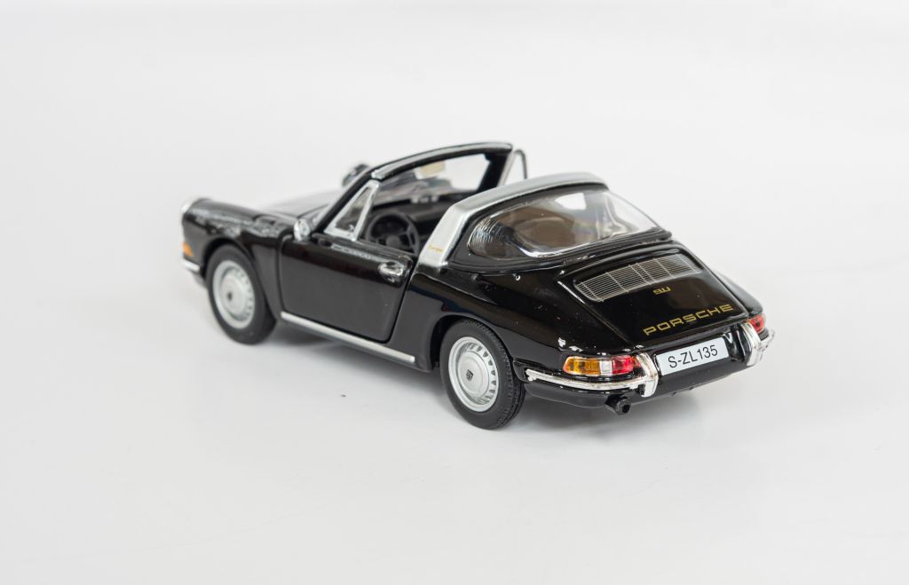1:32 Porsche 911 1967 black, Bburago #12126 - фото фото фото 3