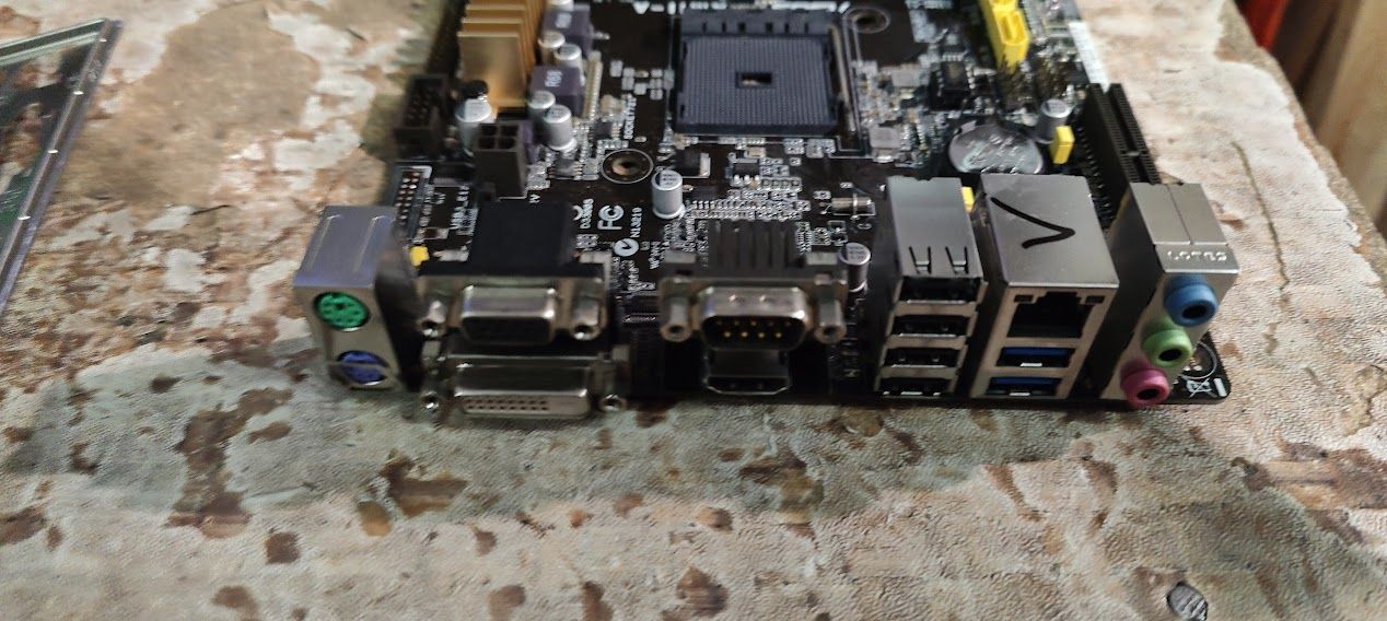 Мат. плата ASUS AM1I-A Socket AM1 Dsub+DVI+HDMI GbLAN SATA Mini-ITX 2DDR3 № 241101320 - фото фото фото 2