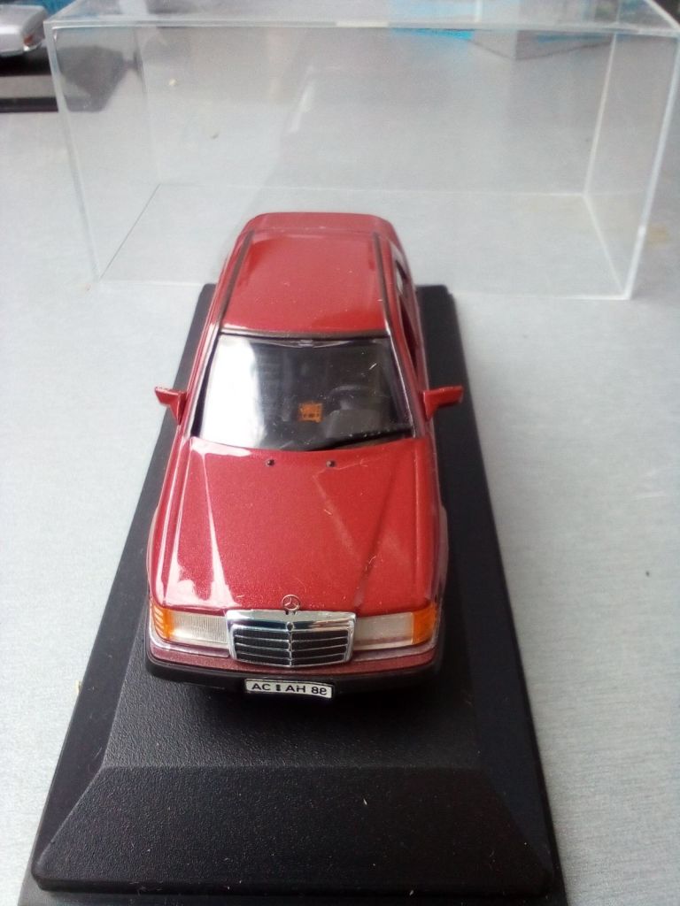 1/43 Minichamps Mercedes-Benz 300D  (W124) - фото фото фото 3