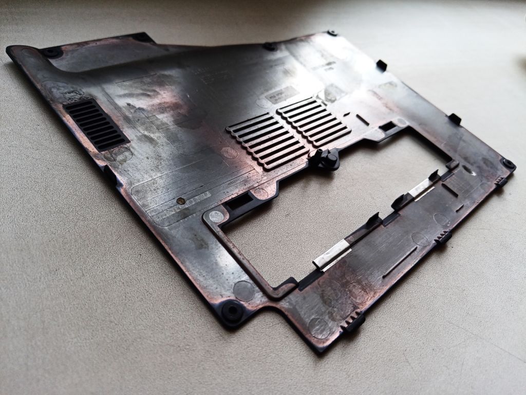 Б/У Сервісна кришка на FUJITSU LIFEBOOK A357 - фото фото фото 3