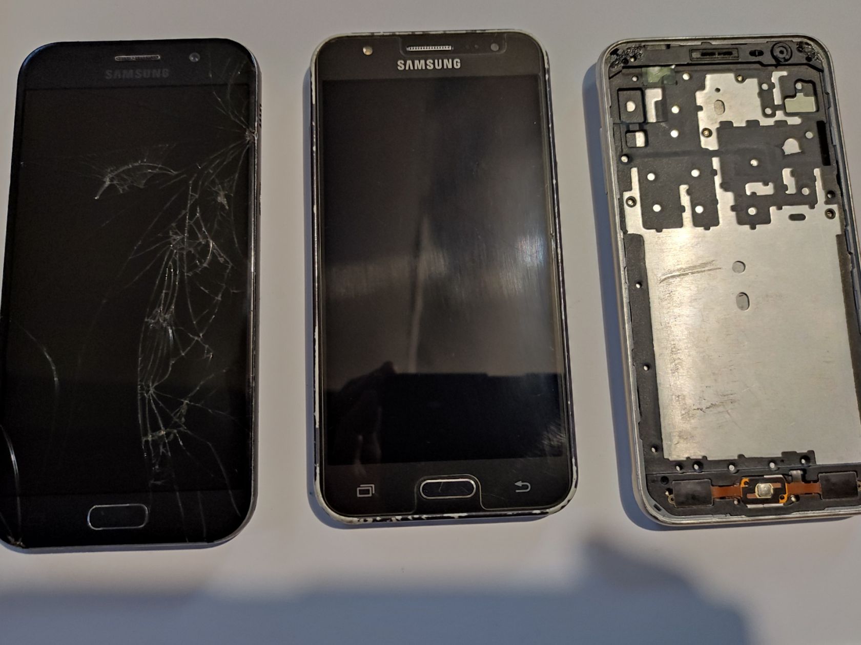 Лот смартфонів Samsung A5     (2017), J5     (2015), J3     (2016) - фото фото фото 1