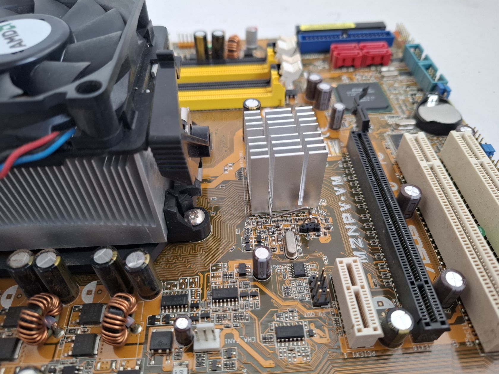 Материнська плата  Asus M2NPV-VM    (SocketAM2 GeForce 6150), AMD 3000+      (№63) - фото фото фото 4