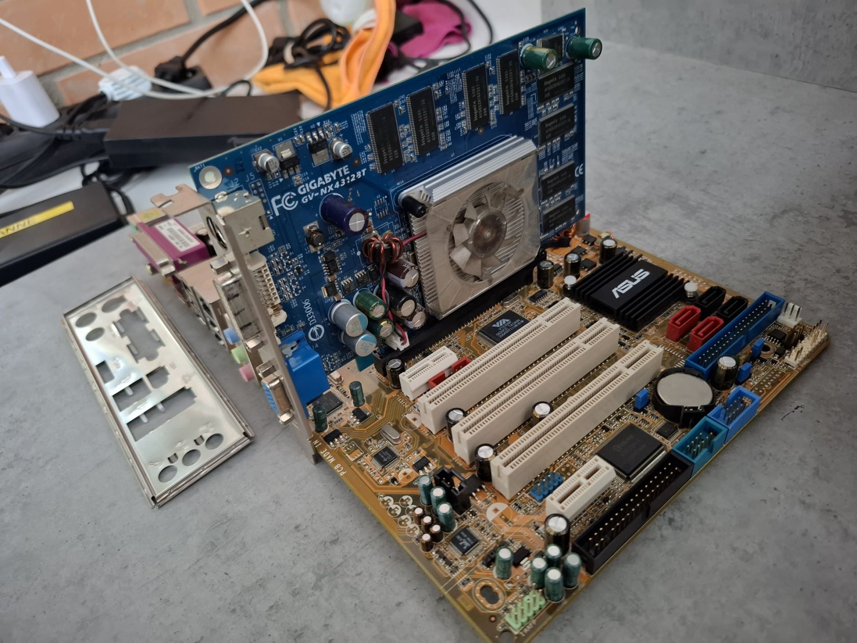 Материнська плата ASUS P5L 1394       (Socket 775) + процесор E2180         (№22) - фото фото фото 5