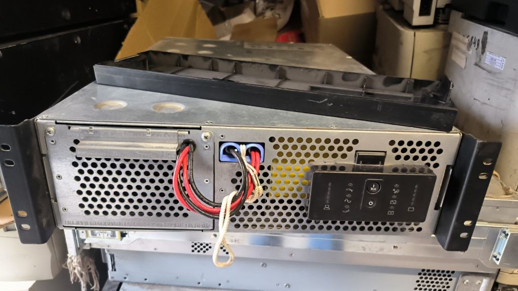 Безперебійник ДБЖ APC Smart-UPS 3000XL  (SU3000RMXLI3U) - фото фото фото 1