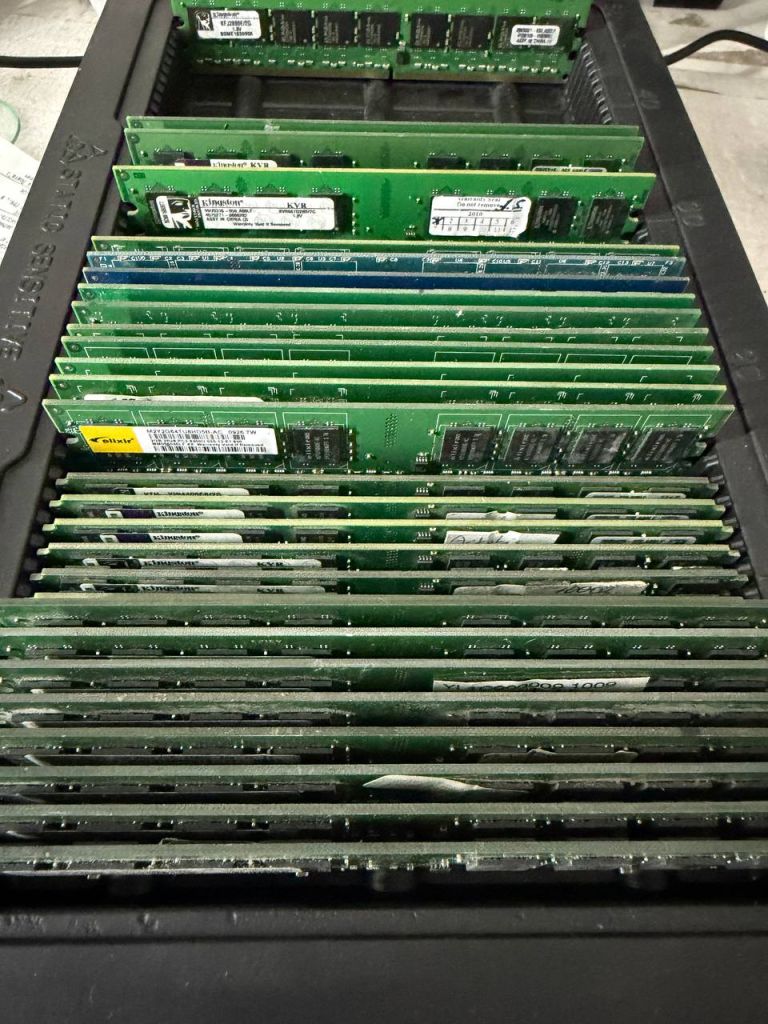 Оперативная память DDR2 2GB 667 MHz  PC2-5300 разные производители - фото фото фото 0
