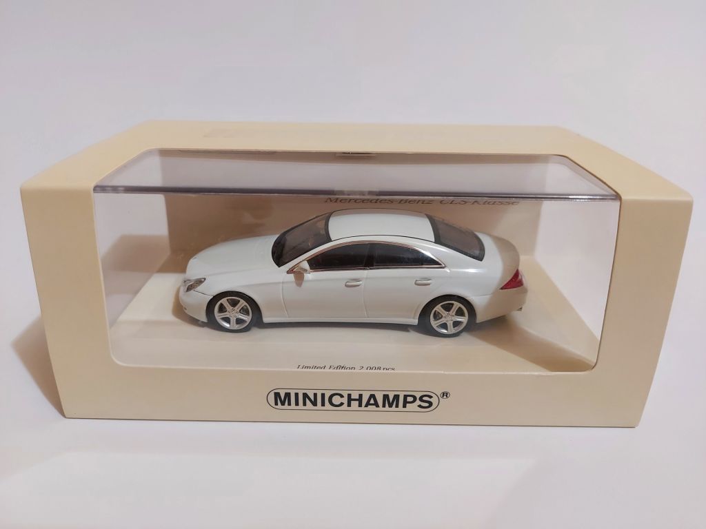 Minichamps 1:43  (Limited Edition 1 of 2,008) Mercedes-Benz CLS-Class  (2005) white - фото фото фото 7