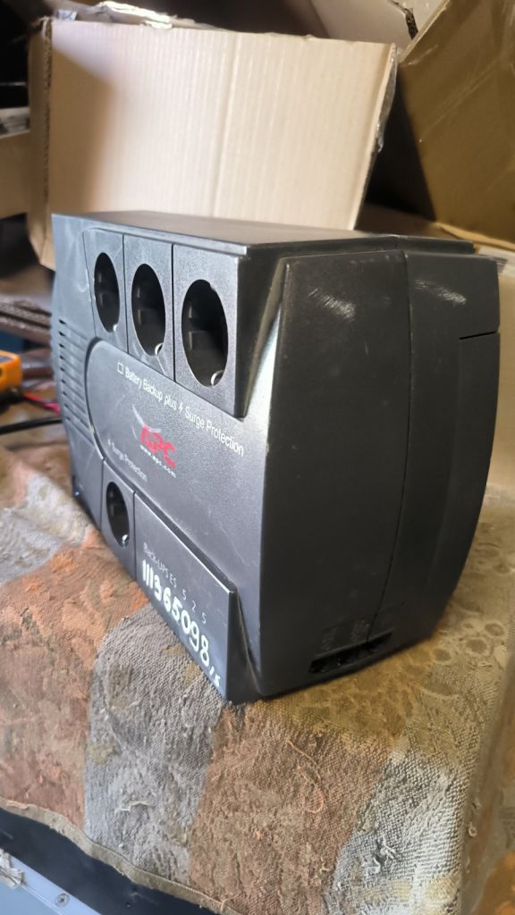 Безперебійники ДБЖ APC Back-UPS ES 525 BE525-RS - фото фото фото 3
