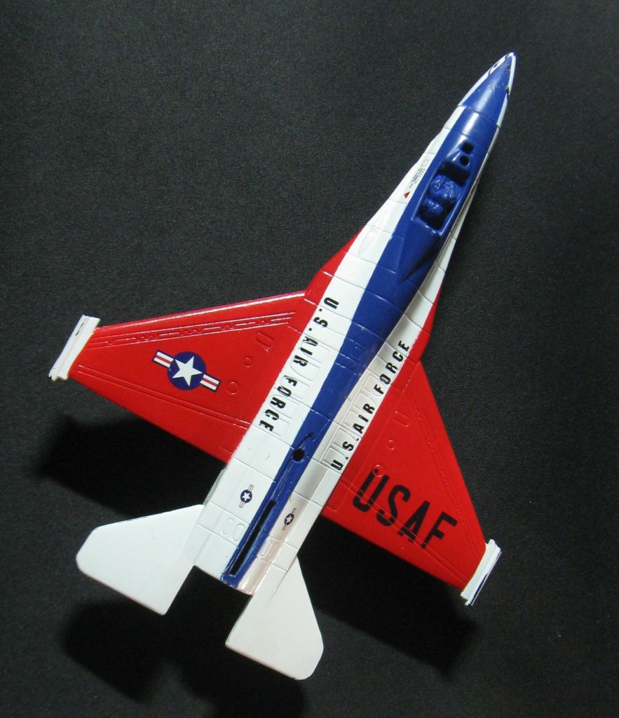 Распродажа! Модель самолета F-16 Fighting Falcon 1:72 New Ray - фото фото фото 1