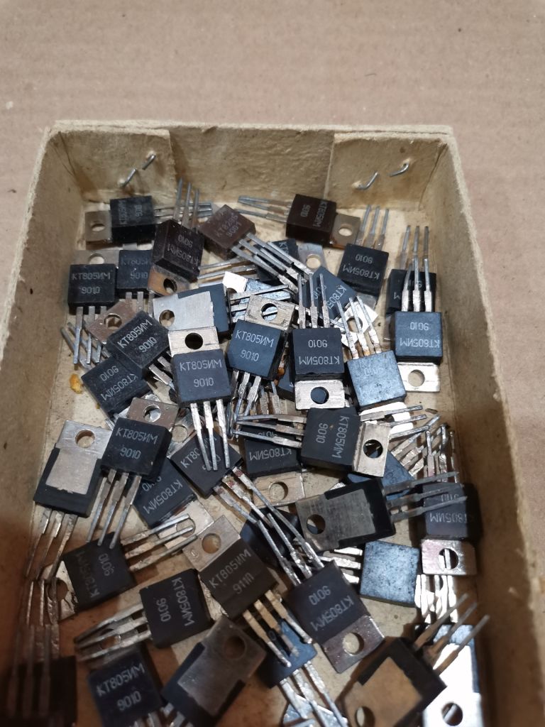 Транзистор КТ805ИМ транзистор NPN 8А 160В 30W ТО220 - фото фото фото 1