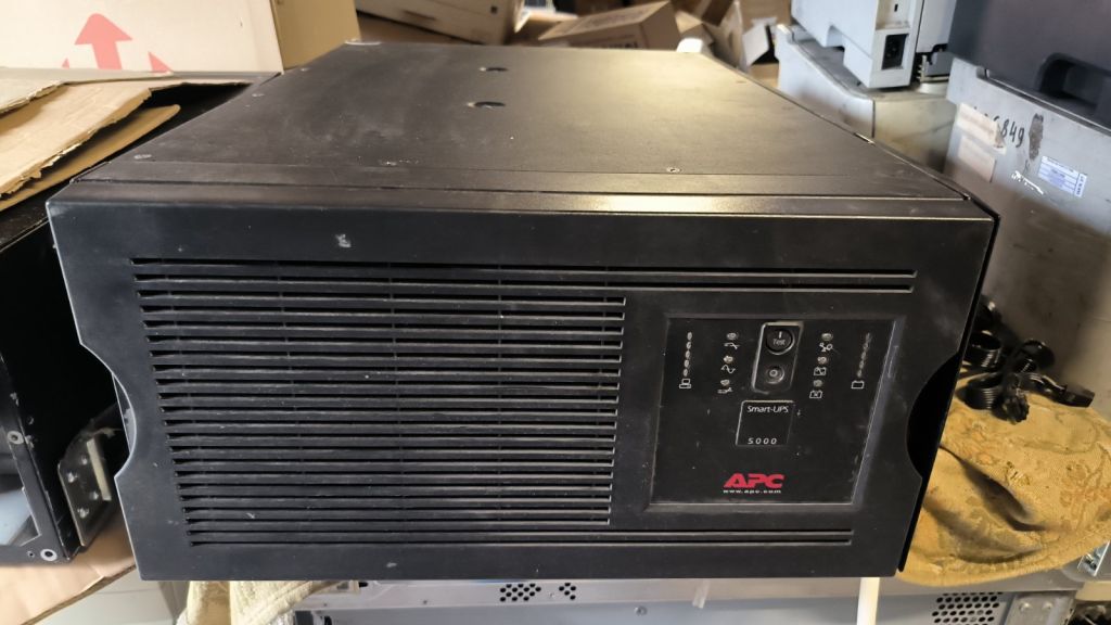 Бесперебійник APC Smart-UPS 5000    (SUA5000RMI5U) - фото фото фото 0