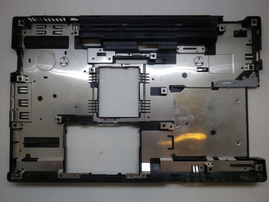 Б/У Корпус низ  (піддон) без сервісних кришок на Fujitsu LIFEBOOK E782 - фото фото фото 1