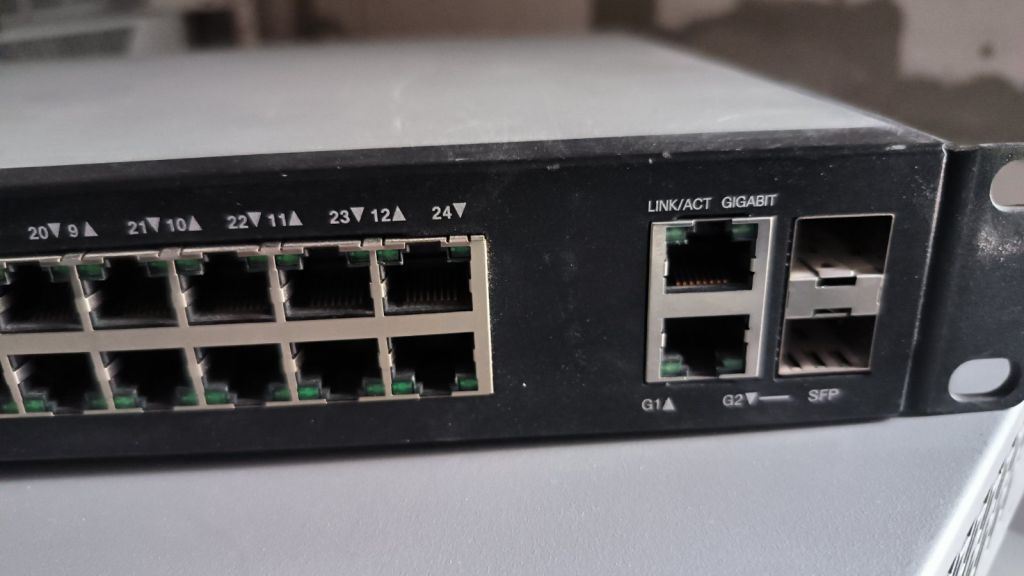 Комутатор CISCO SF200-24 Smart Swith - фото фото фото 3