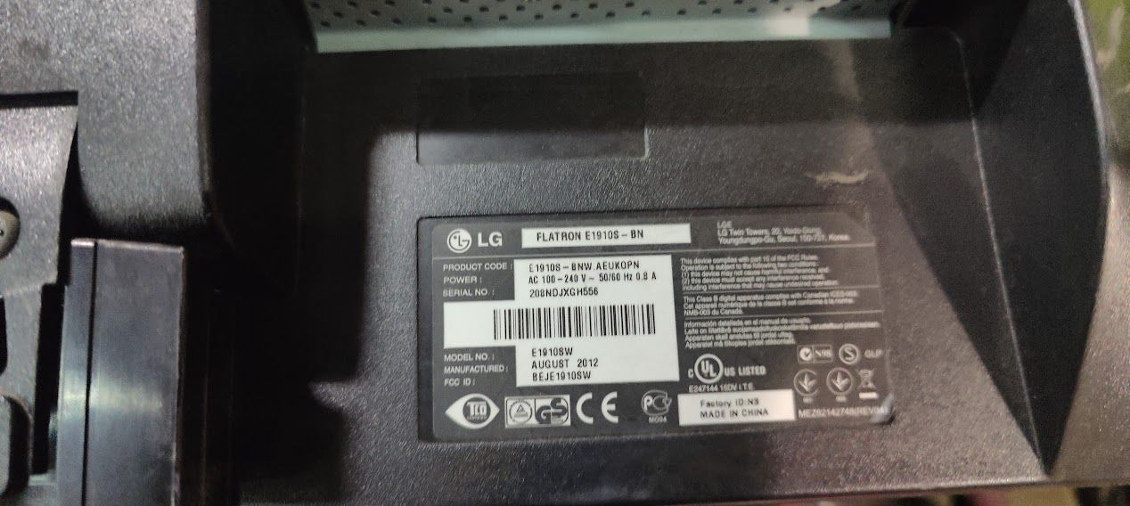 LED монитор 19 дюймов LG Flatron E1910S-BN № 24110706 - фото фото фото 3