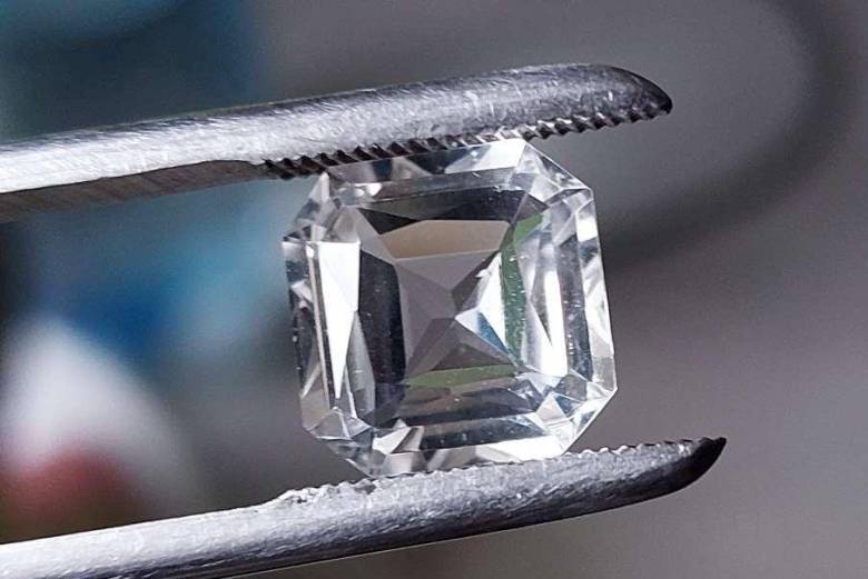 Белый Кварц  5.63  ct   11mm - фото фото фото 4