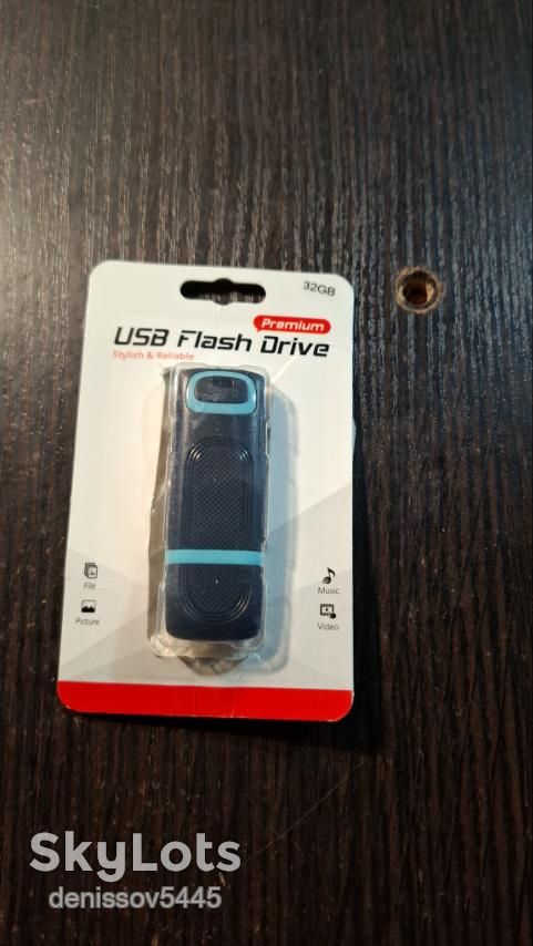 черный USB-накопитель  (флешка) объемом 32 ГБ - фото фото фото 0