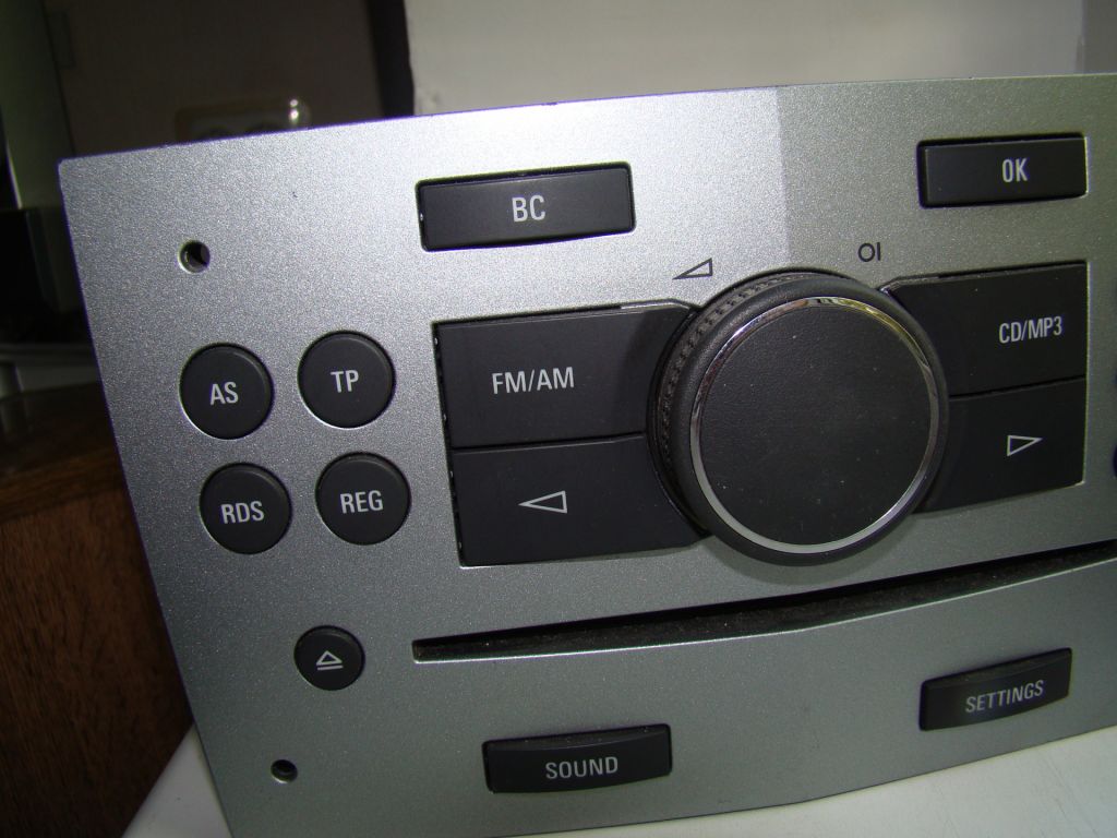 Автомагнитола Delphi Grundig CD 30 MP 3     (made in Portugal) - фото фото фото 1